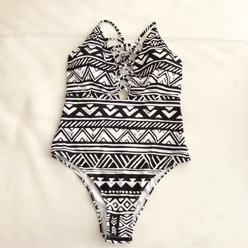 Marina Vida Women's Swim Swimsuit  Black White Lace Up Detail One-Piece Size M